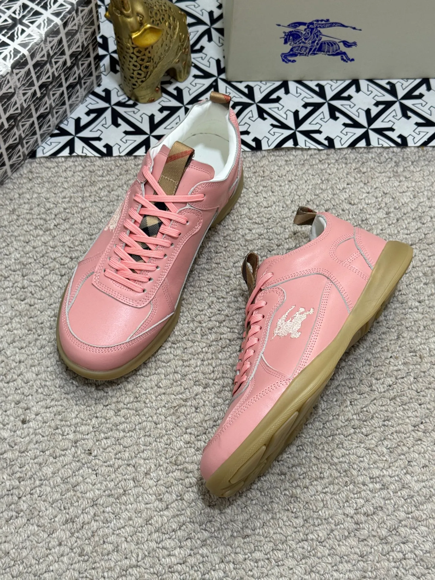 Men's shoes 💰420 [New style] 🐝🐝 [BURBERRY] Burberry - high-end quality original order 🔍🔍🔍 Upper: imported 🔝 calfskin, brand knitted pattern, tongue brand cloth label, lining: sheepskin lining, - outsole: rubber; two-color molded outsole, ultra-high quality control·fine workmanship: highlighted (high-end·luxury·grade) Size :38-44 (45 customized
